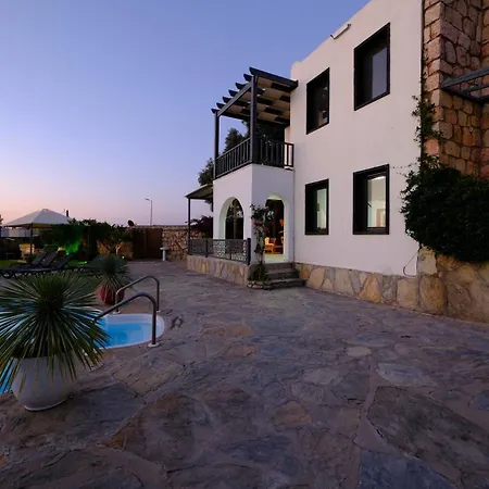 Yalikavak'ta Havuzlu Lueks Bodrum