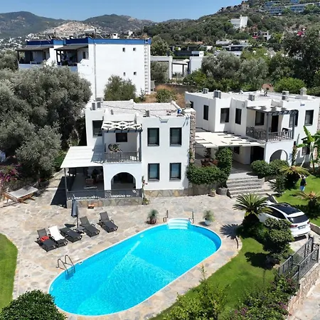 Yalikavak'ta Havuzlu Lueks Villa *