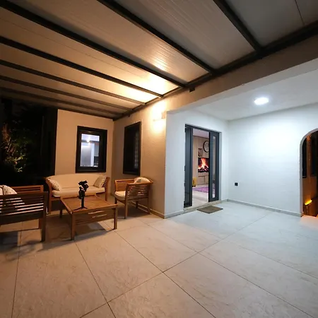 Yalikavak'ta Havuzlu Lueks Villa
